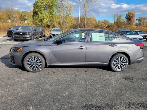 New 2025 Nissan Altima 2.5 SV image 9