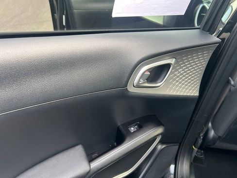 Used 2023 Kia Soul LX image 18