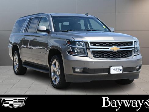 Used 2019 Chevrolet Suburban LT RWD image 4