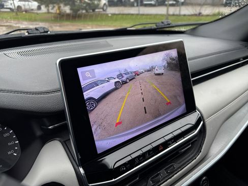 Used 2025 Jeep Compass Limited image 25