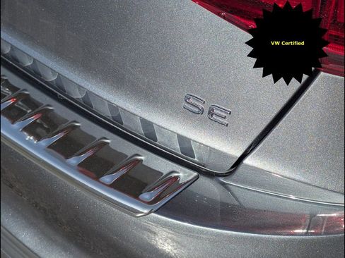 Certified 2025 Volkswagen Jetta SE w/ Sunroof Package image 21