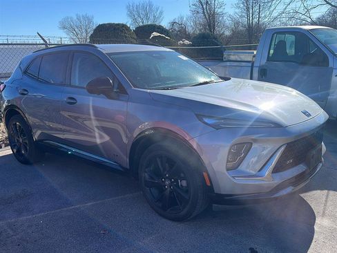 Used 2025 Buick Envision Sport Touring image 2