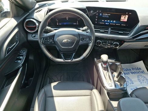 Certified 2024 Chevrolet Trax RS w/ Sunroof Package FWD image 13