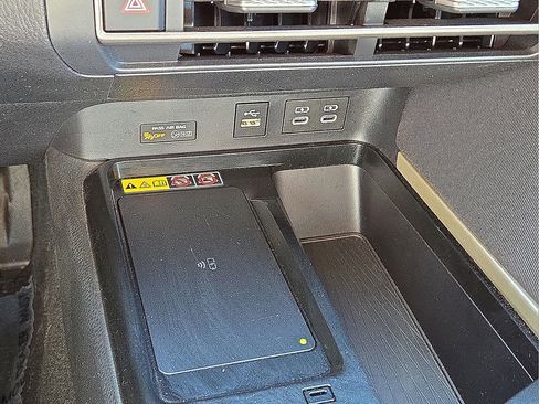 Used 2025 Toyota Camry LE image 31