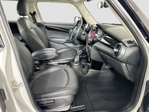 Used 2019 MINI Cooper 4-Door Hardtop image 31