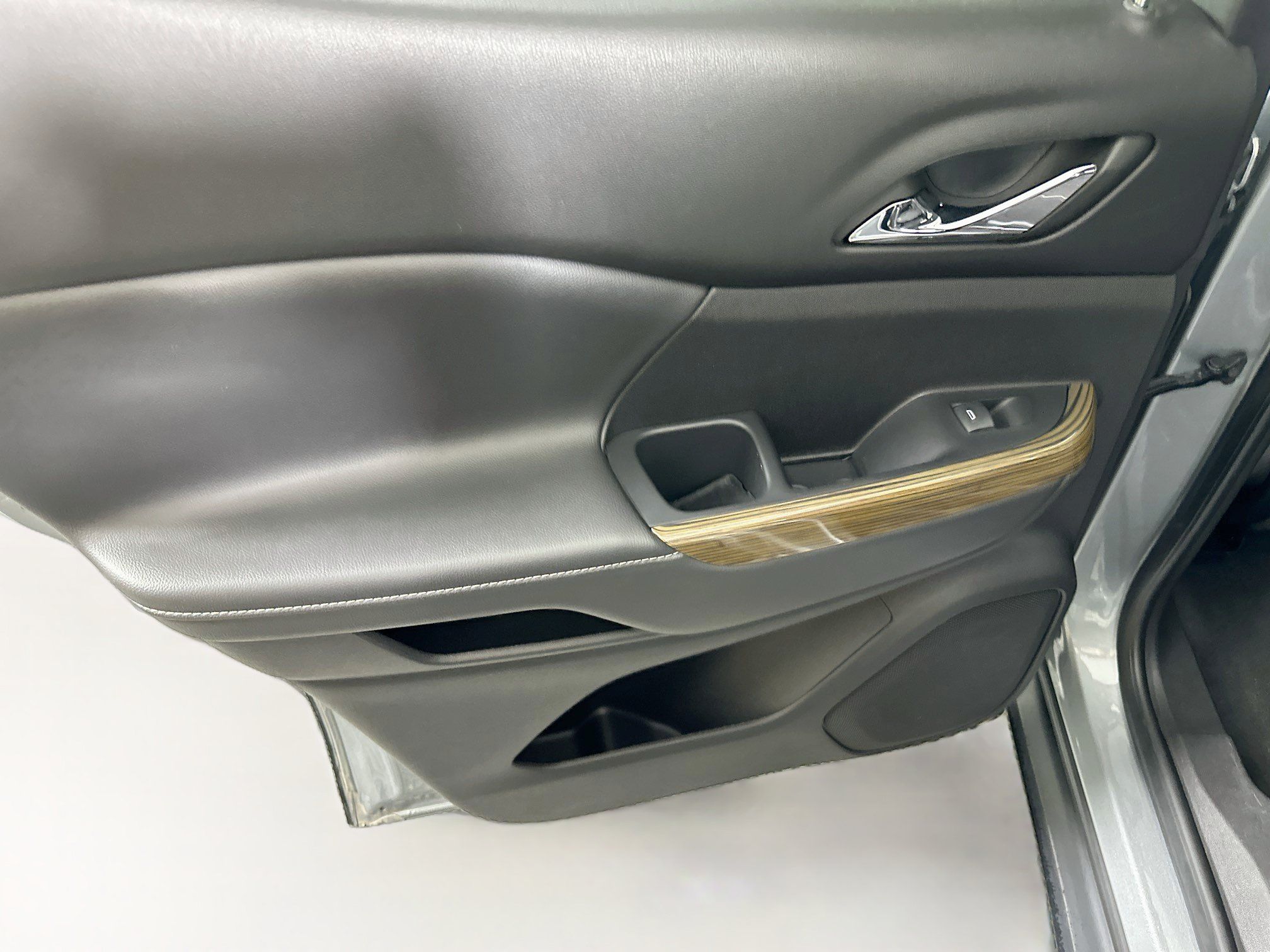Used 2023 GMC Acadia SLE FWD image 25