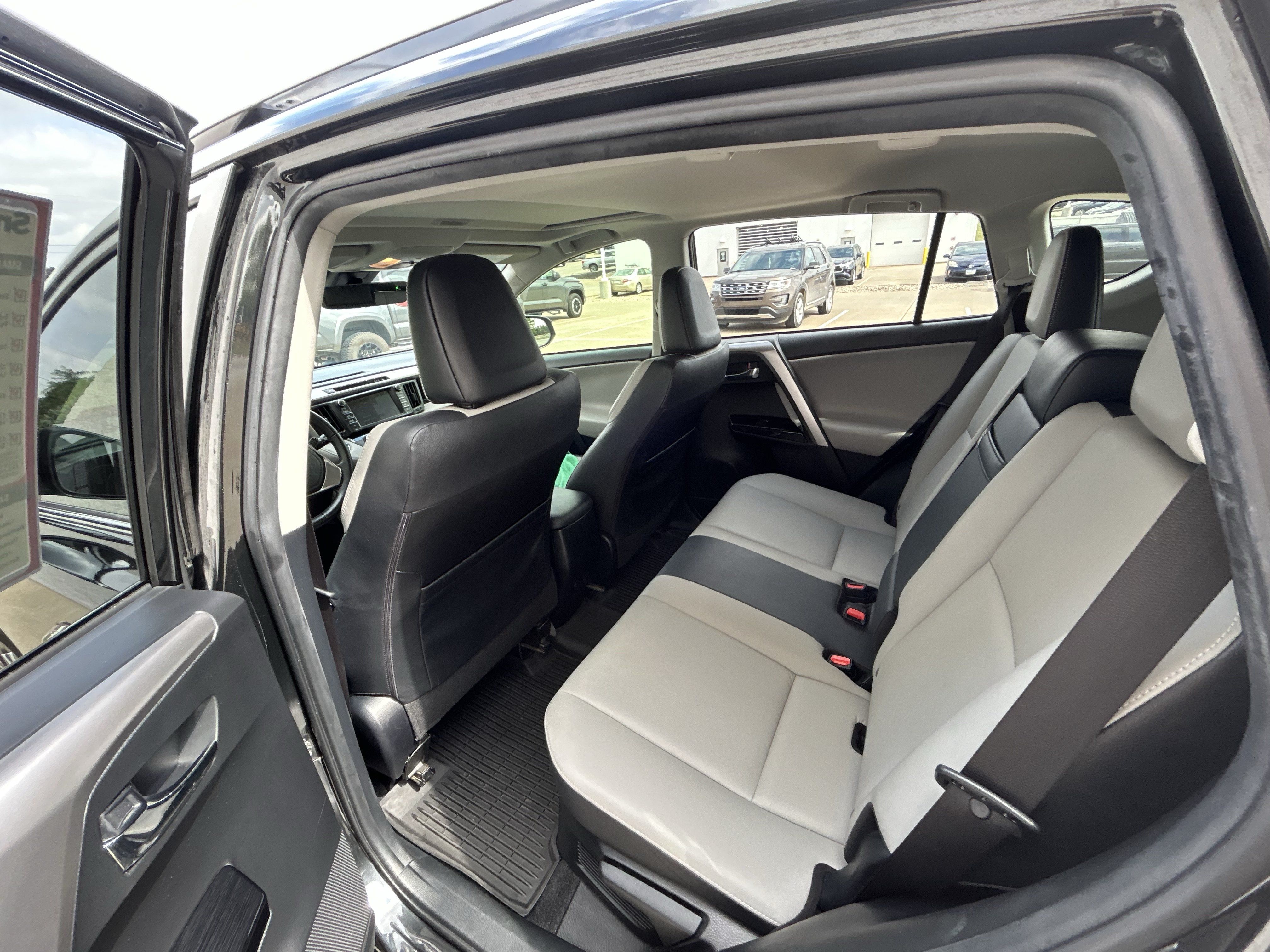 Used 2018 Toyota RAV4 Limited w/ Advanced Technology Package AWD/4WD image 10