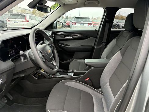 Used 2025 Chevrolet TrailBlazer LT image 12
