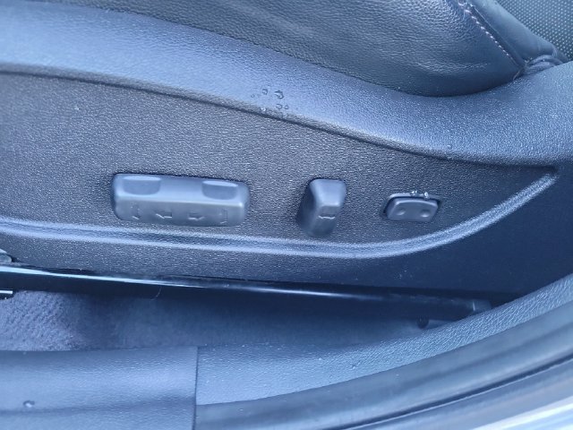 Used 2015 Hyundai Elantra Limited w/ Option Group 05 FWD image 13
