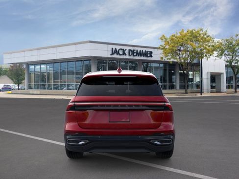 Used 2026 Lincoln Nautilus Premier AWD/4WD image 5