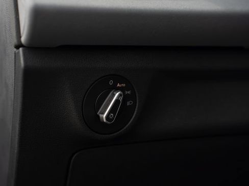 Used 2025 Volkswagen Jetta SE w/ Sunroof Package FWD image 28