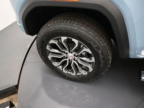 New 2026 GMC Canyon Denali image 8