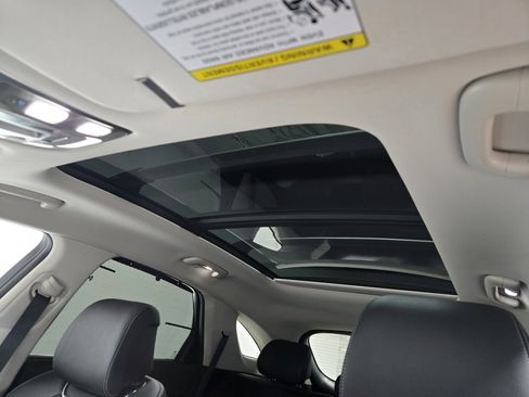 Used 2023 Genesis GV70 2.5T w/ Advanced Package image 9