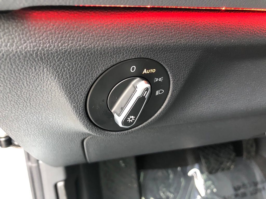 Used 2026 Volkswagen Jetta SEL FWD image 7