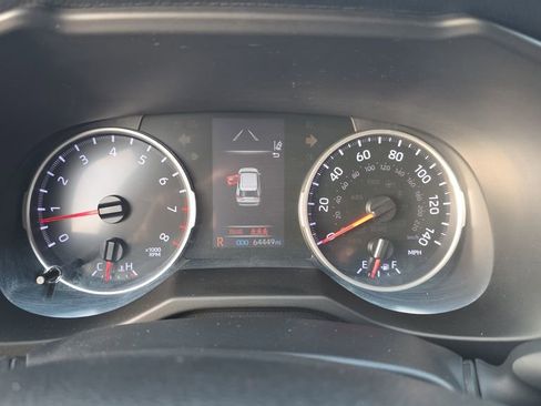 Used 2019 Toyota RAV4 LE FWD image 21
