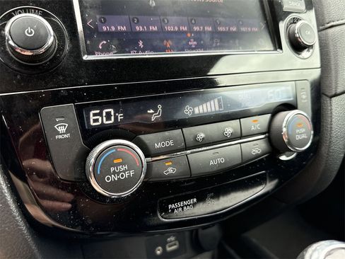 Used 2018 Nissan Rogue SV image 18