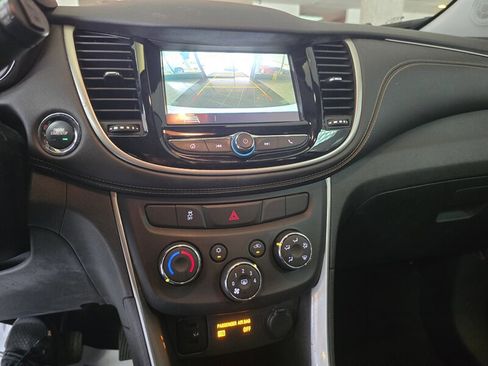 Used 2018 Chevrolet Trax LT w/ Sun & Sound Package FWD image 20