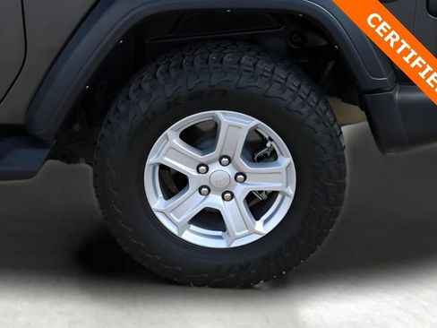 Used 2023 Jeep Wrangler Sport S image 9