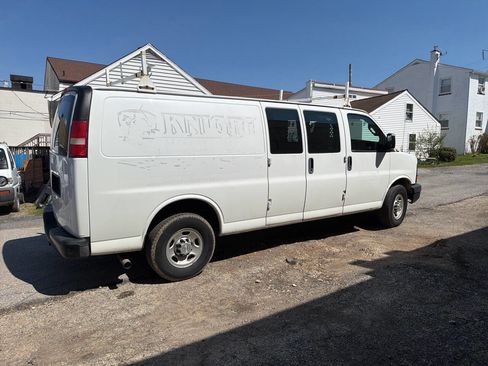 Used 2016 Chevrolet Express 2500 Extended image 10