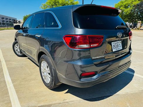 Used 2020 Kia Sorento LX FWD image 4