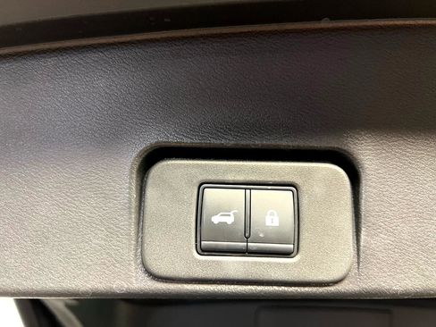 Used 2023 Nissan Rogue SL w/ SL Premium Package image 32