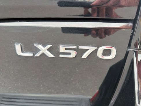 Used 2016 Lexus LX 570 4WD w/ Luxury Package image 10