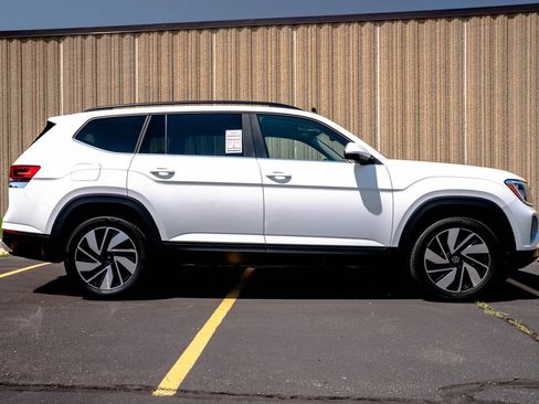 Used 2024 Volkswagen Atlas SE AWD/4WD image 13