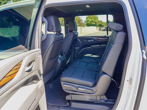 Certified 2021 Cadillac Escalade ESV Luxury RWD image 10