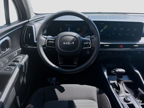 Used 2025 Kia Sorento LX FWD image 18