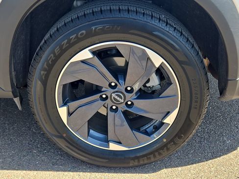 Used 2025 Nissan Rogue SV FWD image 33