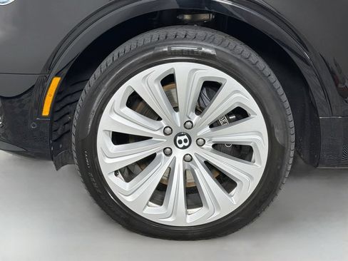 Used 2023 Bentley Bentayga AWD/4WD image 33