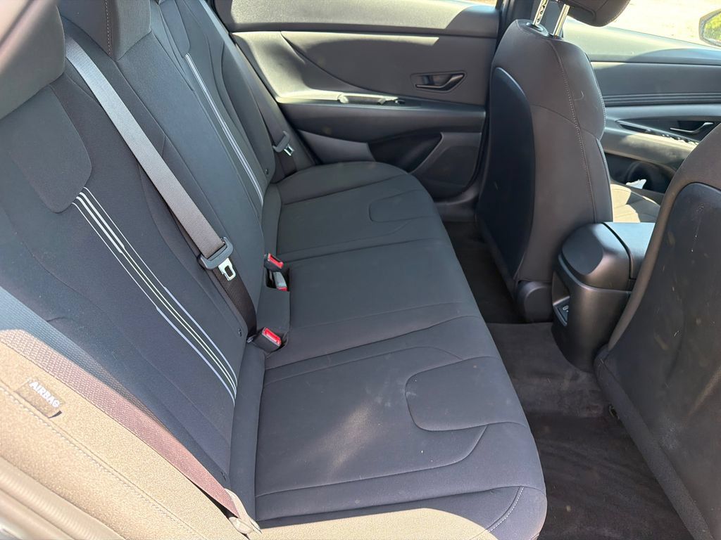 Certified 2025 Hyundai Elantra Sport FWD image 14