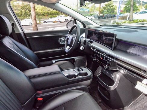 Certified 2026 Hyundai Ioniq 9 Calligraphy image 17