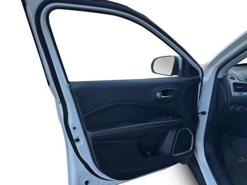 Used 2019 Jeep Compass Latitude image 10