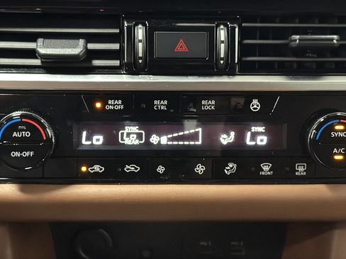 Used 2025 Nissan Pathfinder Platinum w/ Cargo Package AWD/4WD image 18