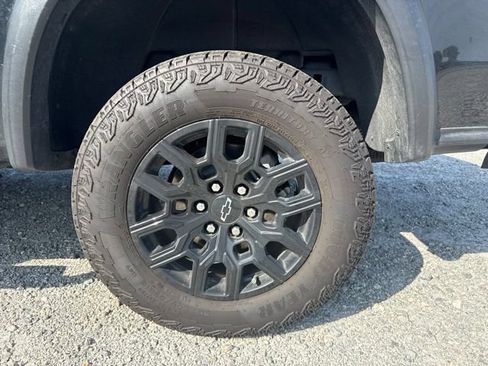 Used 2025 Chevrolet Colorado Trail Boss AWD/4WD image 16