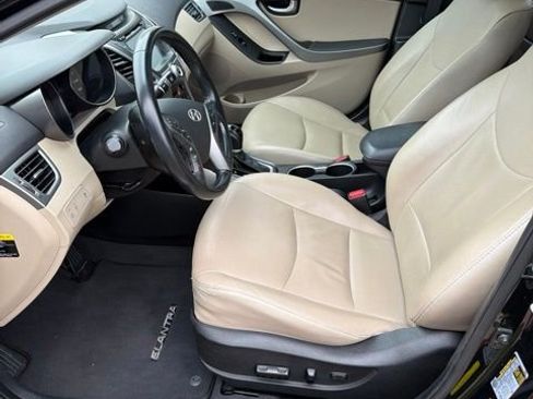 Used 2014 Hyundai Elantra Limited w/ Option Group 03 FWD image 6