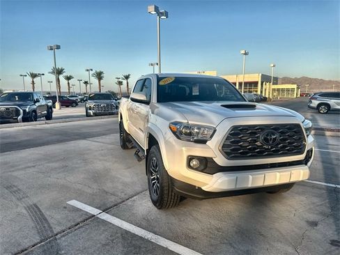 Used 2023 Toyota Tacoma TRD Sport image 3
