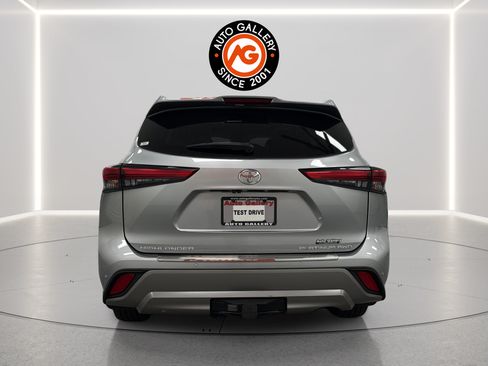 Used 2021 Toyota Highlander Platinum AWD/4WD image 6