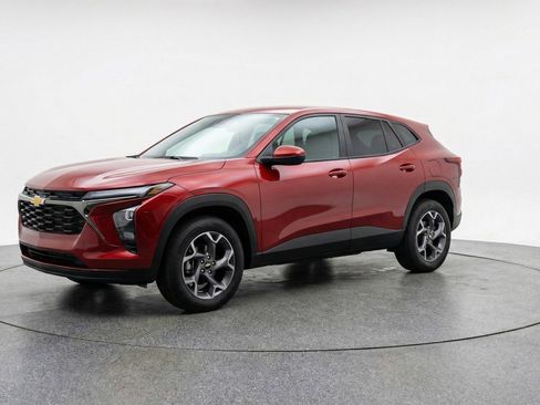 Used 2025 Chevrolet Trax LT w/ LT Convenience Package image 3