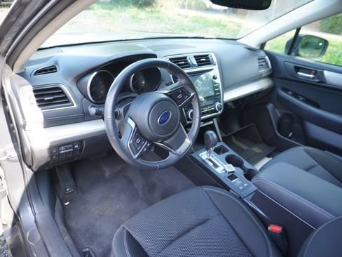 Used 2018 Subaru Outback 2.5i Premium AWD/4WD image 3