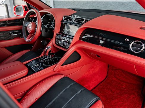 Certified 2023 Bentley Bentayga Extended Wheelbase AWD/4WD image 2