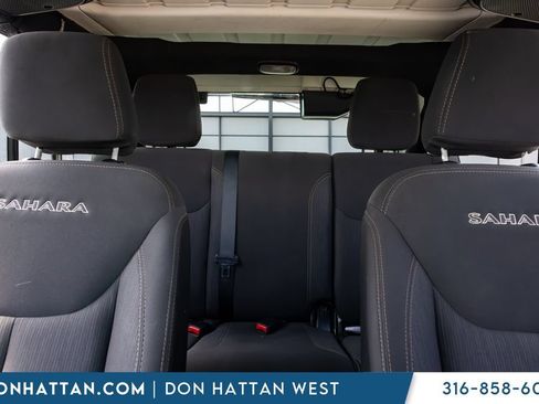 Used 2017 Jeep Wrangler Unlimited Sahara w/ Connectivity Group AWD/4WD image 14