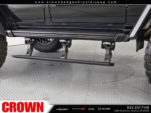 Used 2017 Mercedes-Benz G 550 Squared image 10