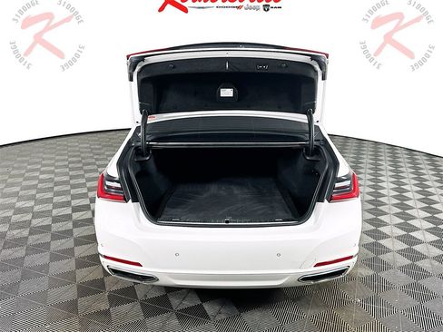 Used 2021 BMW 750i xDrive w/ Executive Package image 30