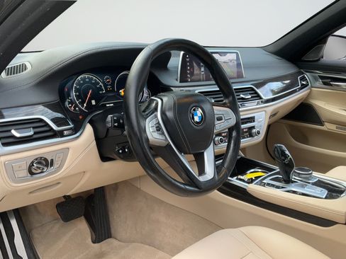 Used 2018 BMW 740i RWD image 24