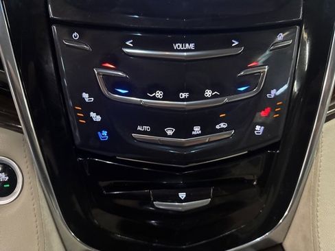 Used 2016 Cadillac Escalade Luxury image 16