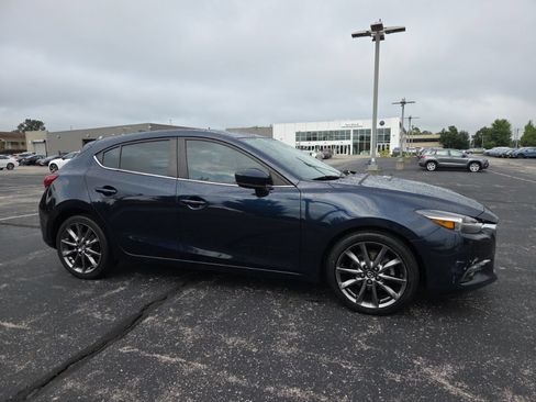 Used 2018 MAZDA MAZDA3 Grand Touring w/ Premium Equipment Package FWD image 2