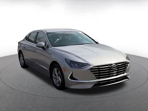 Used 2023 Hyundai Sonata SE FWD image 3
