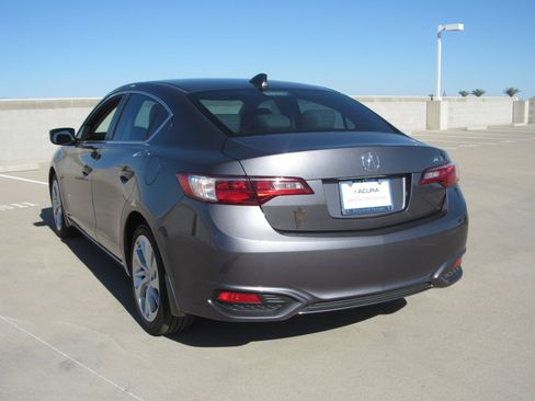 Used 2017 Acura ILX w/ Premium Package image 6